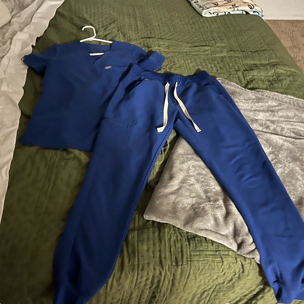 Winning blue figs set